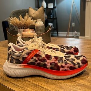Women’s size 10 printed zero grand women’s athletic shoes.